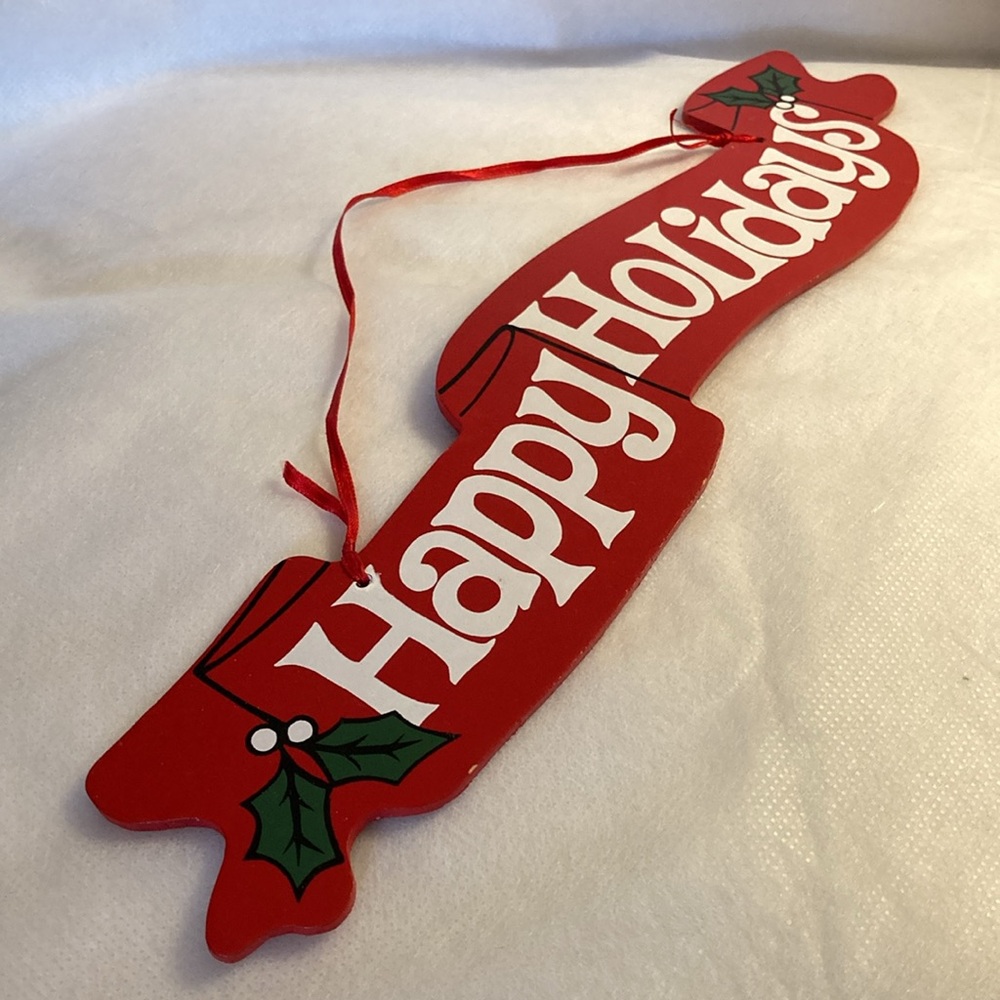 🎄 Happy Holidays Red Wooden Hanging Sign With Satin Ribbon & Scalloped Edge 🎄